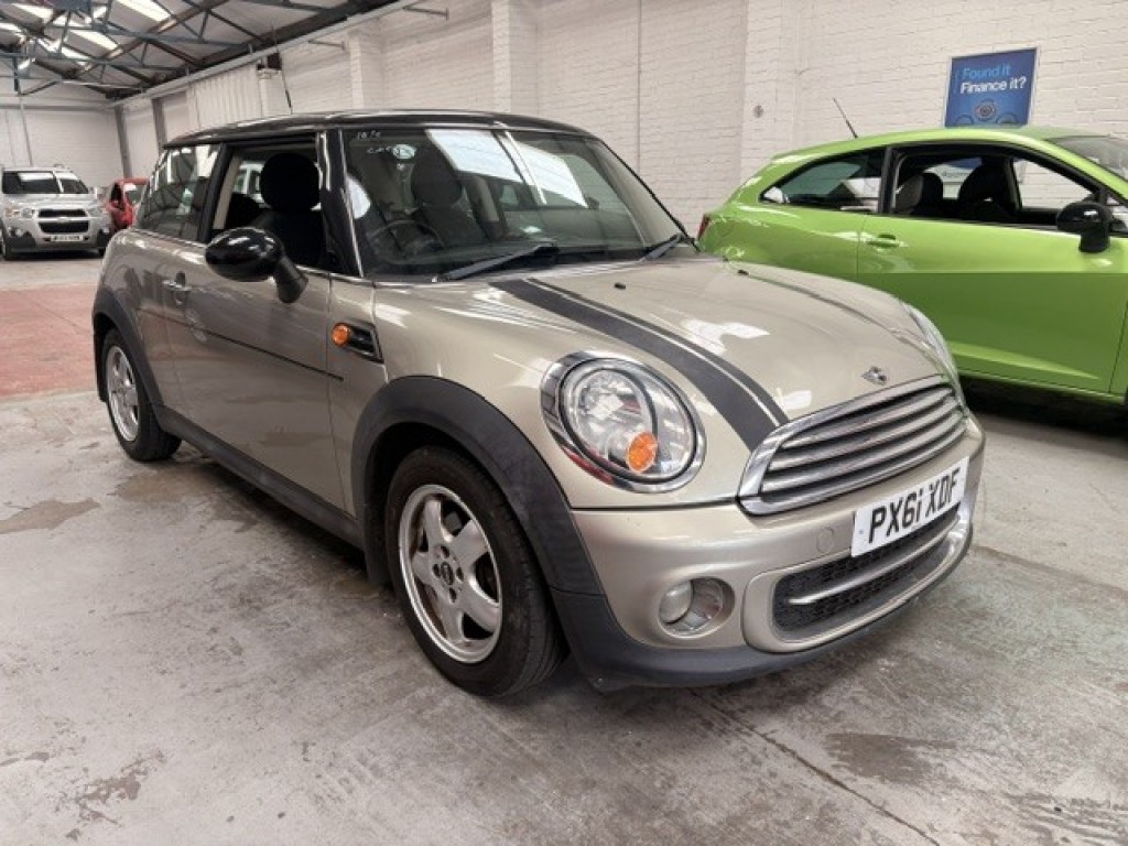 2011 MINI HATCH